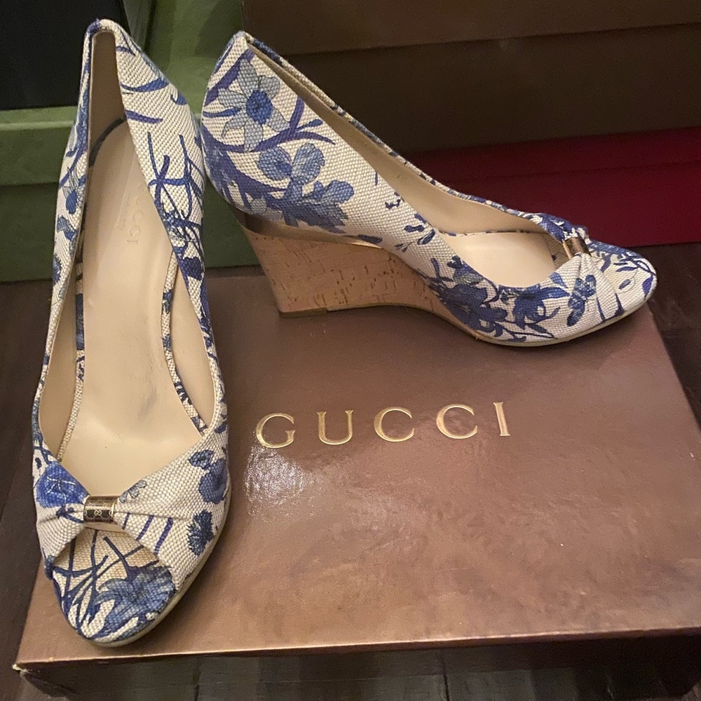 Gucci White and Blue Floral Wedges